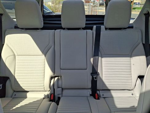 Certified 2026 Land Rover Discovery S AWD/4WD image 13