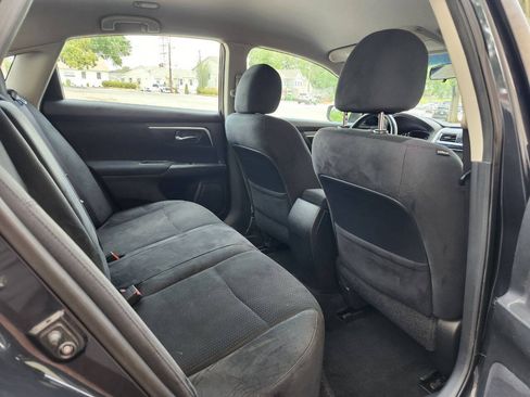 Used 2015 Nissan Altima 2.5 SV FWD image 6