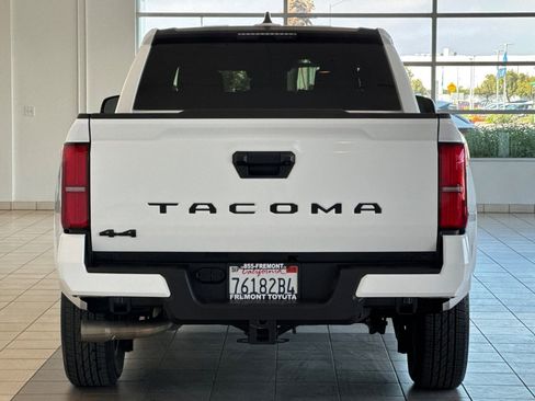 Certified 2024 Toyota Tacoma SR5 AWD/4WD image 5