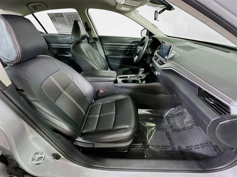 Used 2024 Nissan Altima 2.5 SR image 12