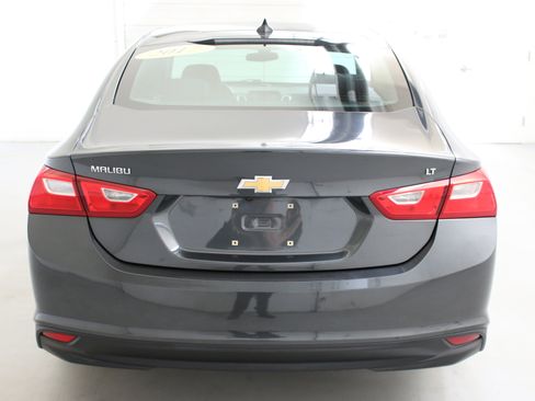 Used 2017 Chevrolet Malibu LT image 8