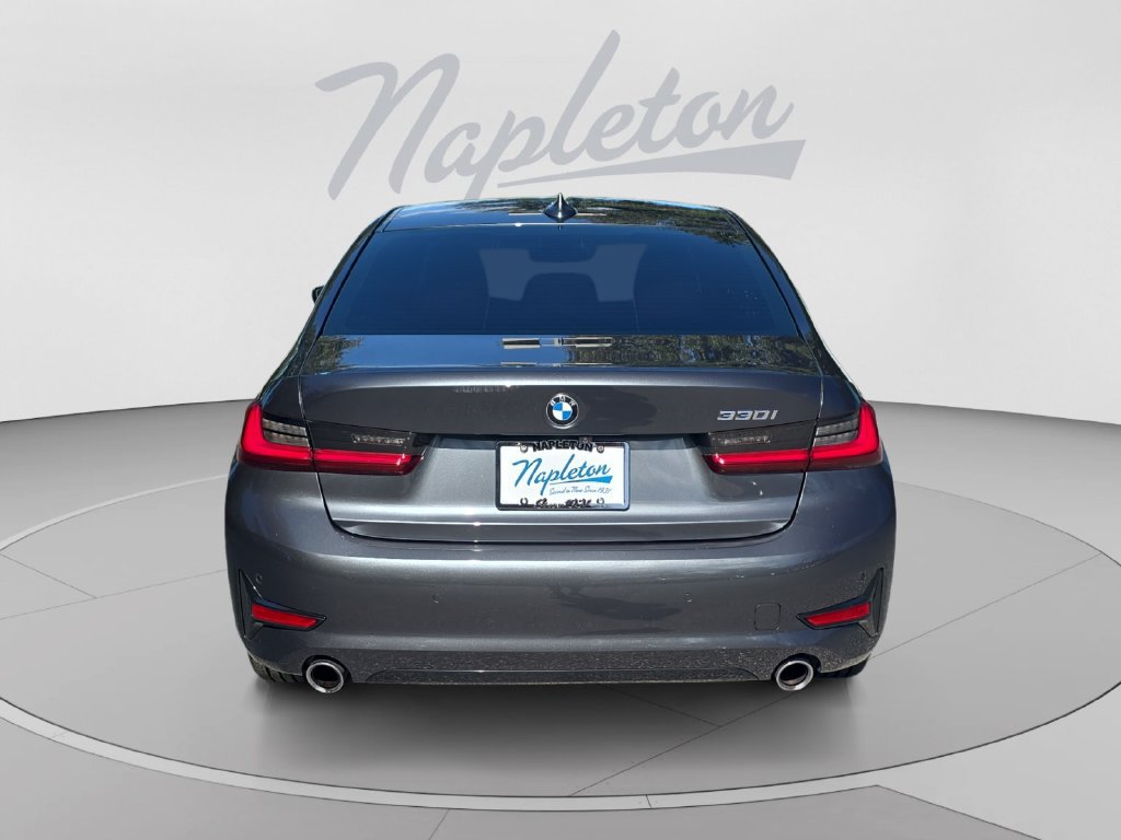 Used 2022 BMW 330i Sedan w/ Premium Package 2 RWD image 4