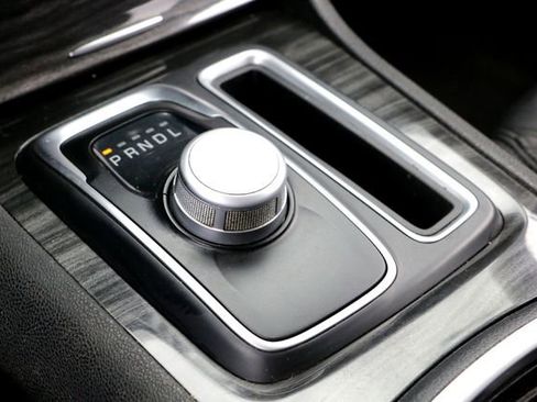 Used 2021 Chrysler 300 Touring w/ Sport Appearance Package RWD image 18