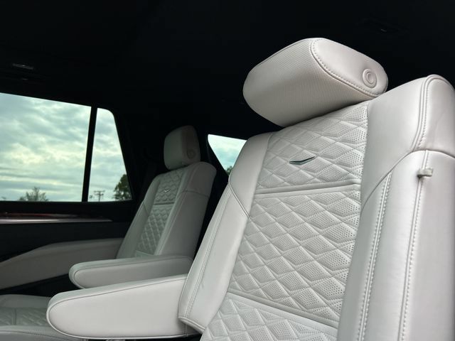 Used 2025 Cadillac Escalade Sport Platinum w/ LPO, Floor Liner Package AWD/4WD image 24