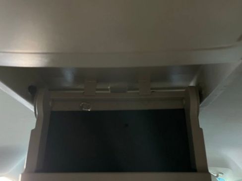 Used 2015 Chrysler Town & Country Touring image 17