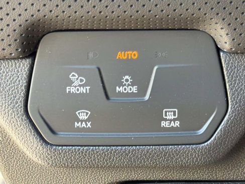 Used 2024 Volkswagen Atlas Cross Sport SEL Premium R-Line AWD/4WD image 15