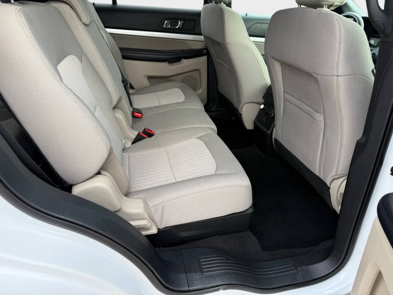 Used 2018 Ford Explorer 4WD w/ Class II Trailer Tow Package image 11