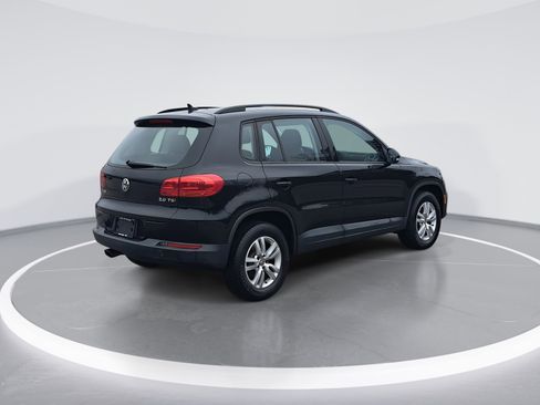 Used 2015 Volkswagen Tiguan S image 3