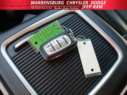 Used 2023 Chrysler Pacifica Touring-L FWD image 24