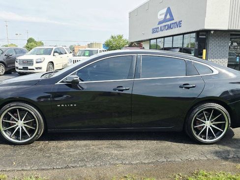 Used 2017 Chevrolet Malibu LT FWD image 4