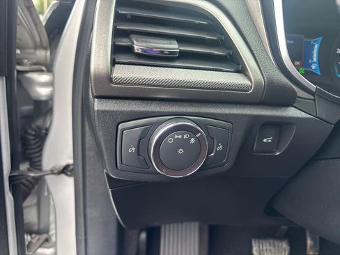 Used 2019 Ford Fusion SE FWD image 13