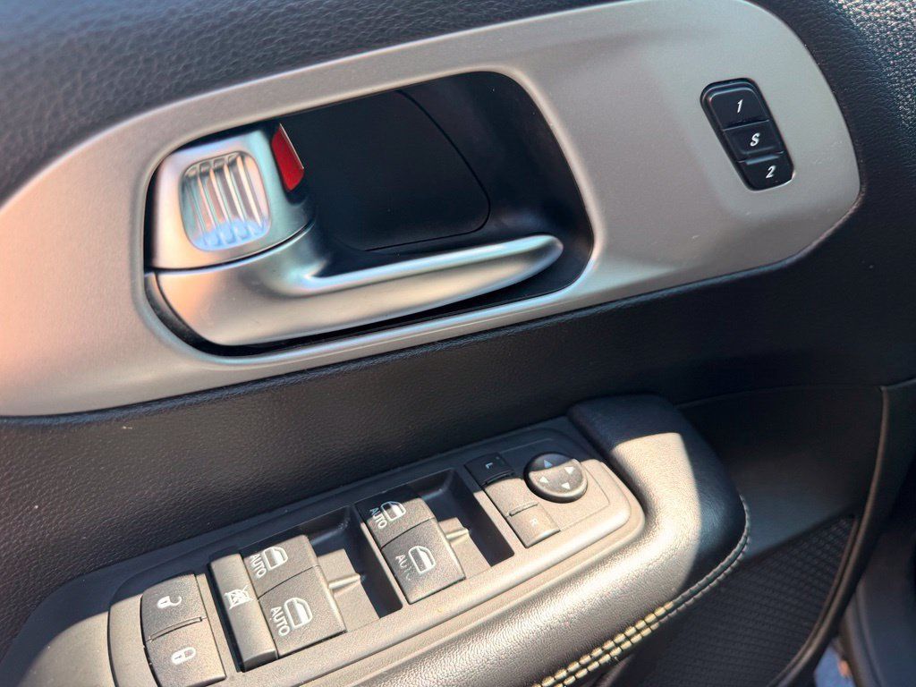 Used 2021 Chrysler Pacifica Touring-L w/ Uconnect Theater Family Group AWD/4WD image 34