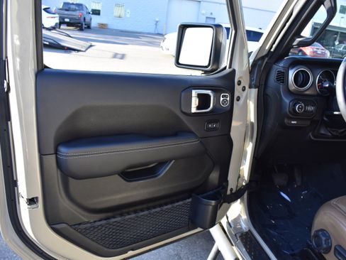 Used 2022 Jeep Gladiator Rubicon w/ LED Lighting Group image 25