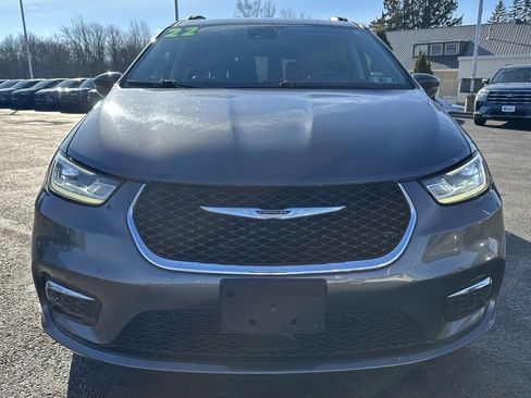 Used 2022 Chrysler Pacifica Touring-L image 15