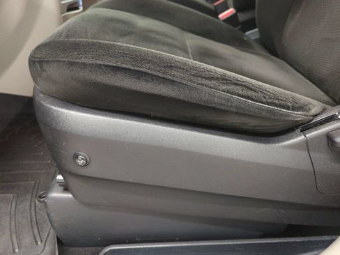 Used 2015 Dodge Grand Caravan American Value Package w/ UConnect Hands-Free Group FWD image 13