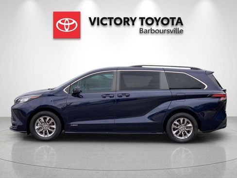 Used 2021 Toyota Sienna LE AWD/4WD image 2