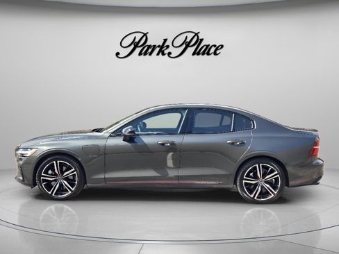 Used 2022 Volvo S60 T8 R-Design Expression w/ Premium Package AWD/4WD image 2