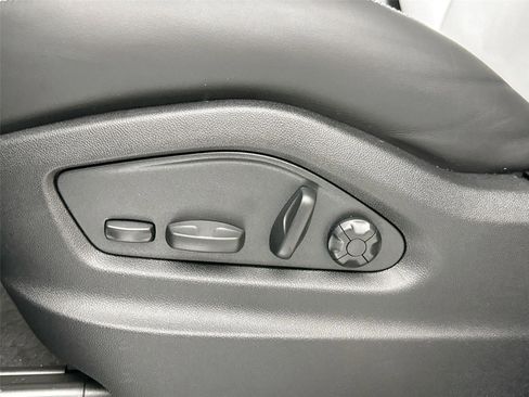 Used 2026 Porsche Cayenne Coupe AWD/4WD image 32