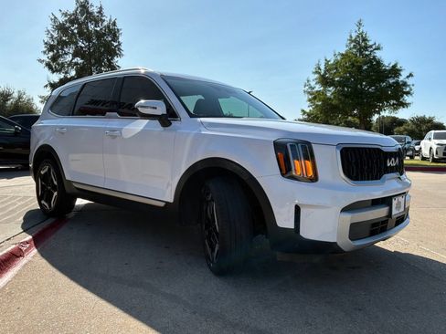 Used 2024 Kia Telluride EX w/ EX Captain's Chair Package FWD image 4