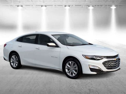 Used 2023 Chevrolet Malibu LT image 2