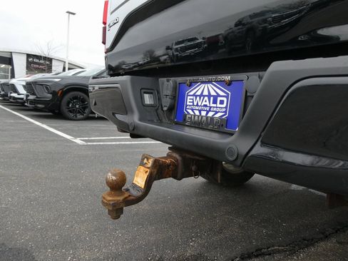 Used 2017 Ford F150 Platinum w/ Equipment Group 701A Luxury image 24