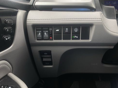 Used 2023 Honda Odyssey Touring image 12