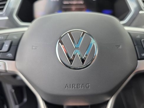 Used 2024 Volkswagen Tiguan SE image 27