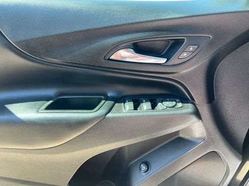 Used 2020 Chevrolet Equinox LT FWD image 27