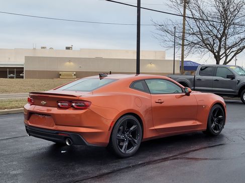 Used 2024 Chevrolet Camaro LT w/ Technology Package image 4