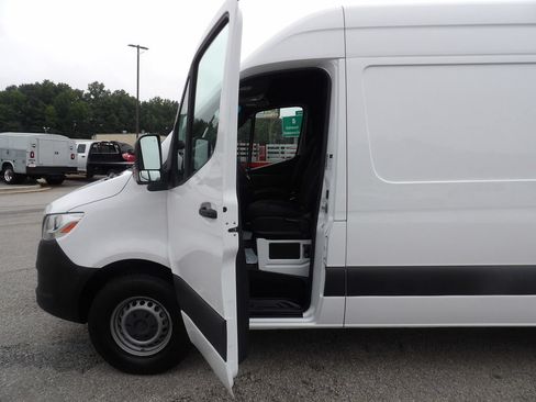Used 2023 Mercedes-Benz Sprinter 2500 image 13