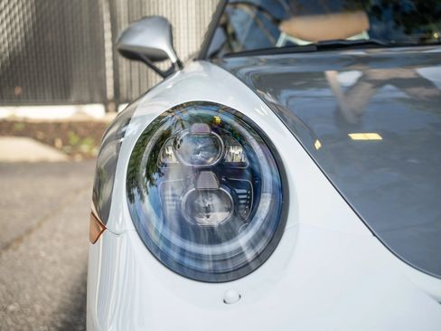 Used 2019 Porsche 911 Speedster RWD image 7