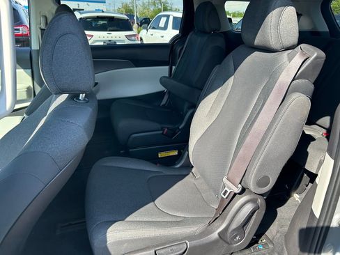 Used 2023 Kia Carnival LX FWD image 22
