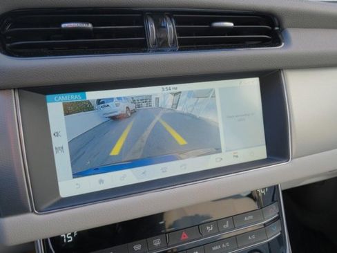 Used 2020 Jaguar XF Premium image 25