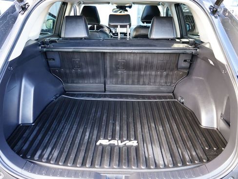 Used 2021 Toyota RAV4 XLE Premium image 22