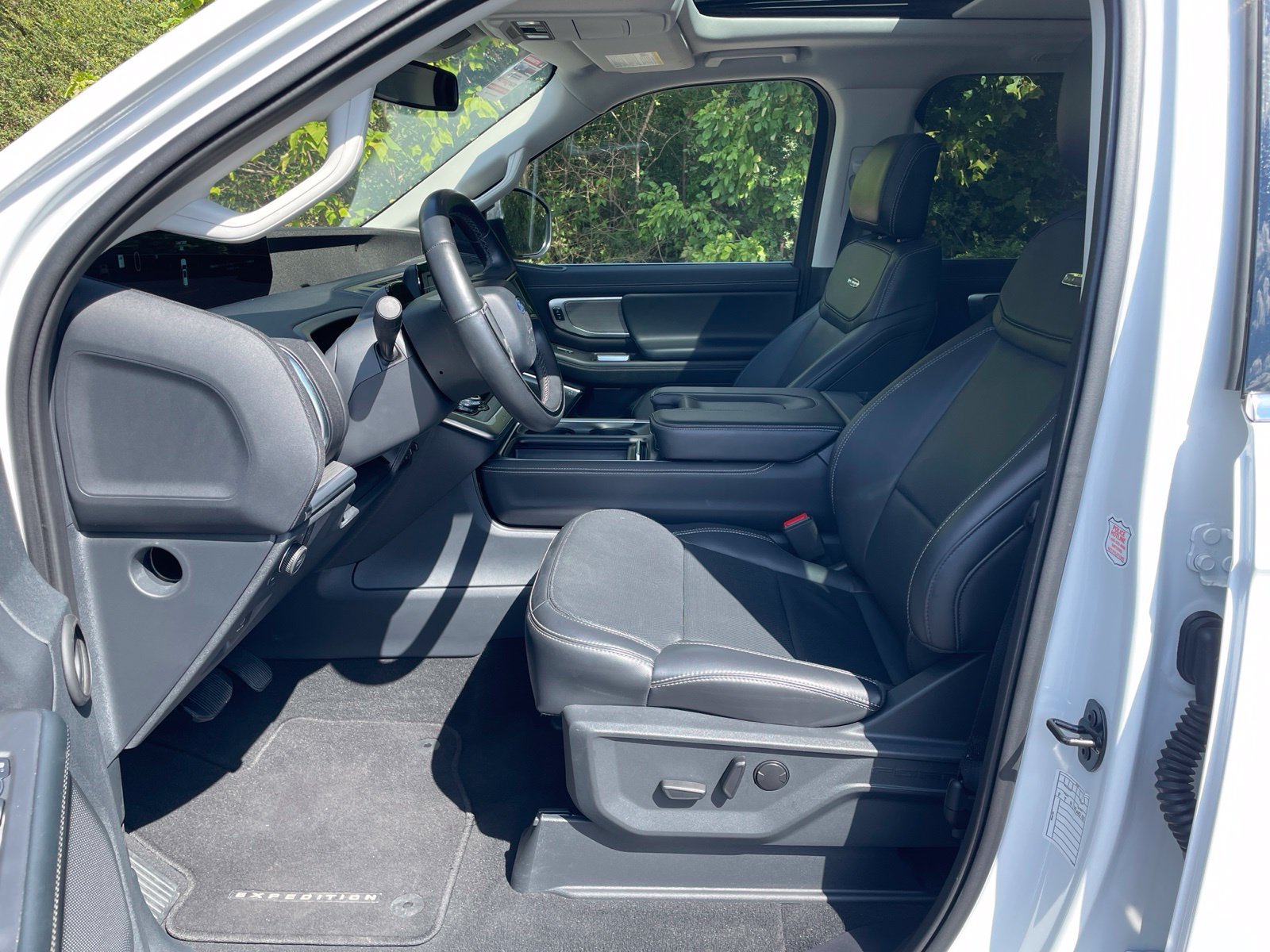 Used 2025 Ford Expedition Platinum AWD/4WD image 13