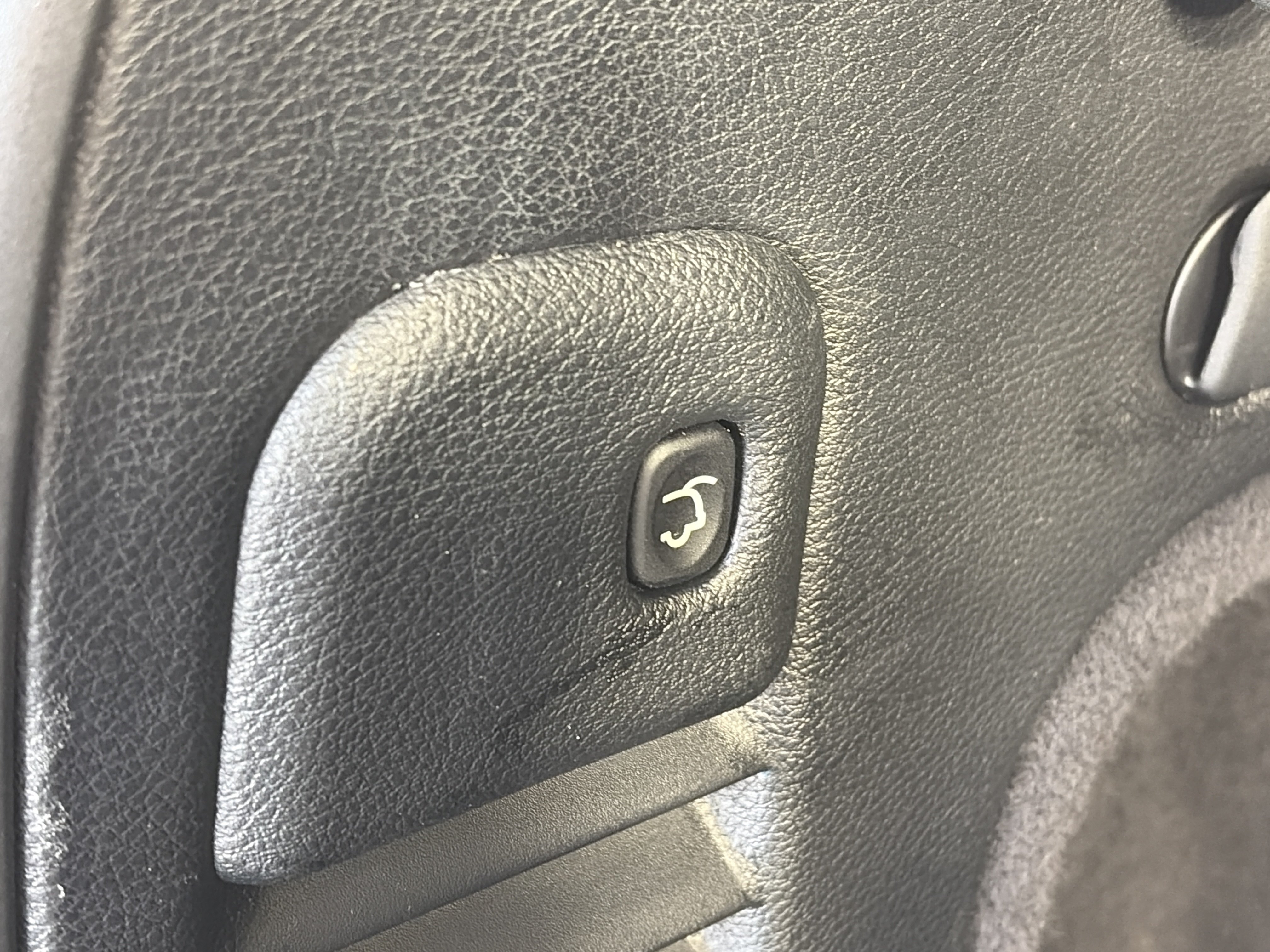 Used 2020 Jeep Grand Cherokee Limited AWD/4WD image 15