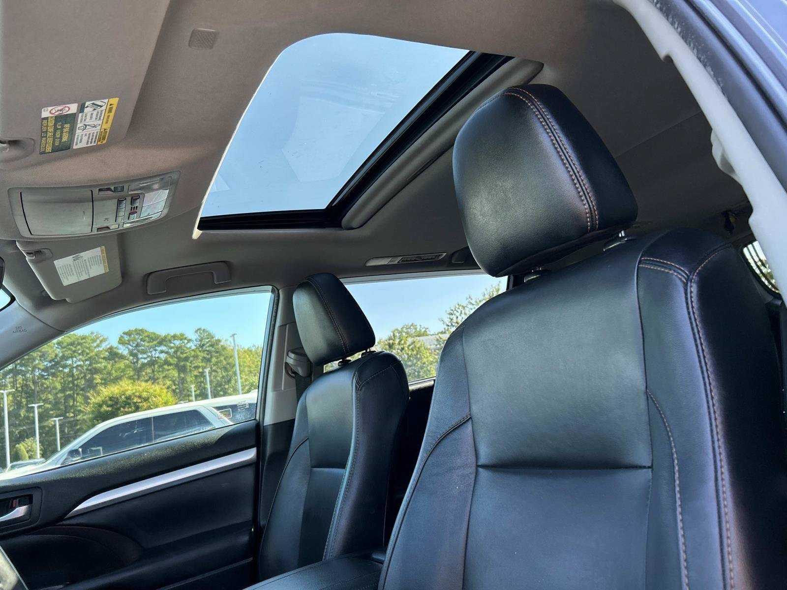 Used 2019 Toyota Highlander XLE FWD image 21