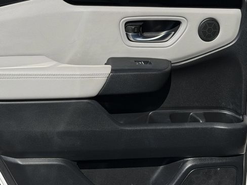 Used 2023 Honda Pilot Touring image 10