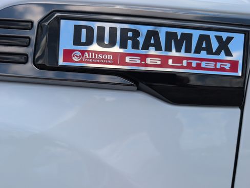 Used 2025 GMC Sierra 2500 AT4 w/ AT4 Premium Plus Package AWD/4WD image 3