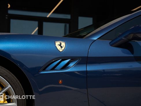 Used 2011 Ferrari California image 9