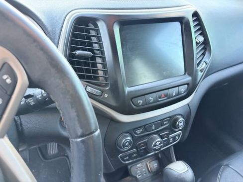 Used 2018 Jeep Cherokee Limited w/ Technology Group image 7