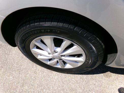 Used 2018 Kia Sedona L image 29