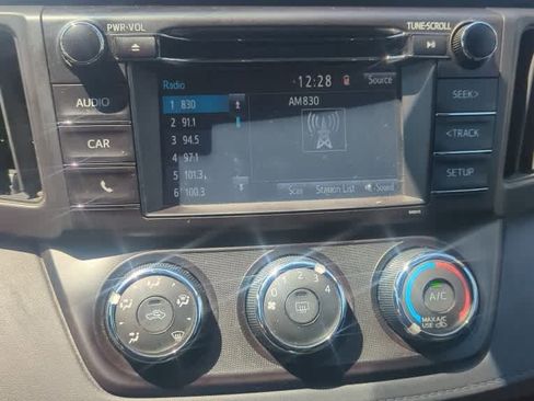 Used 2017 Toyota RAV4 LE AWD/4WD image 8