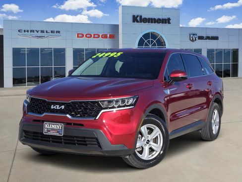 Used 2023 Kia Sorento LX image 1