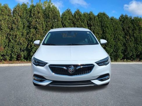 Used 2018 Buick Regal Preferred w/ Driver Confidence Package #1 FWD image 2