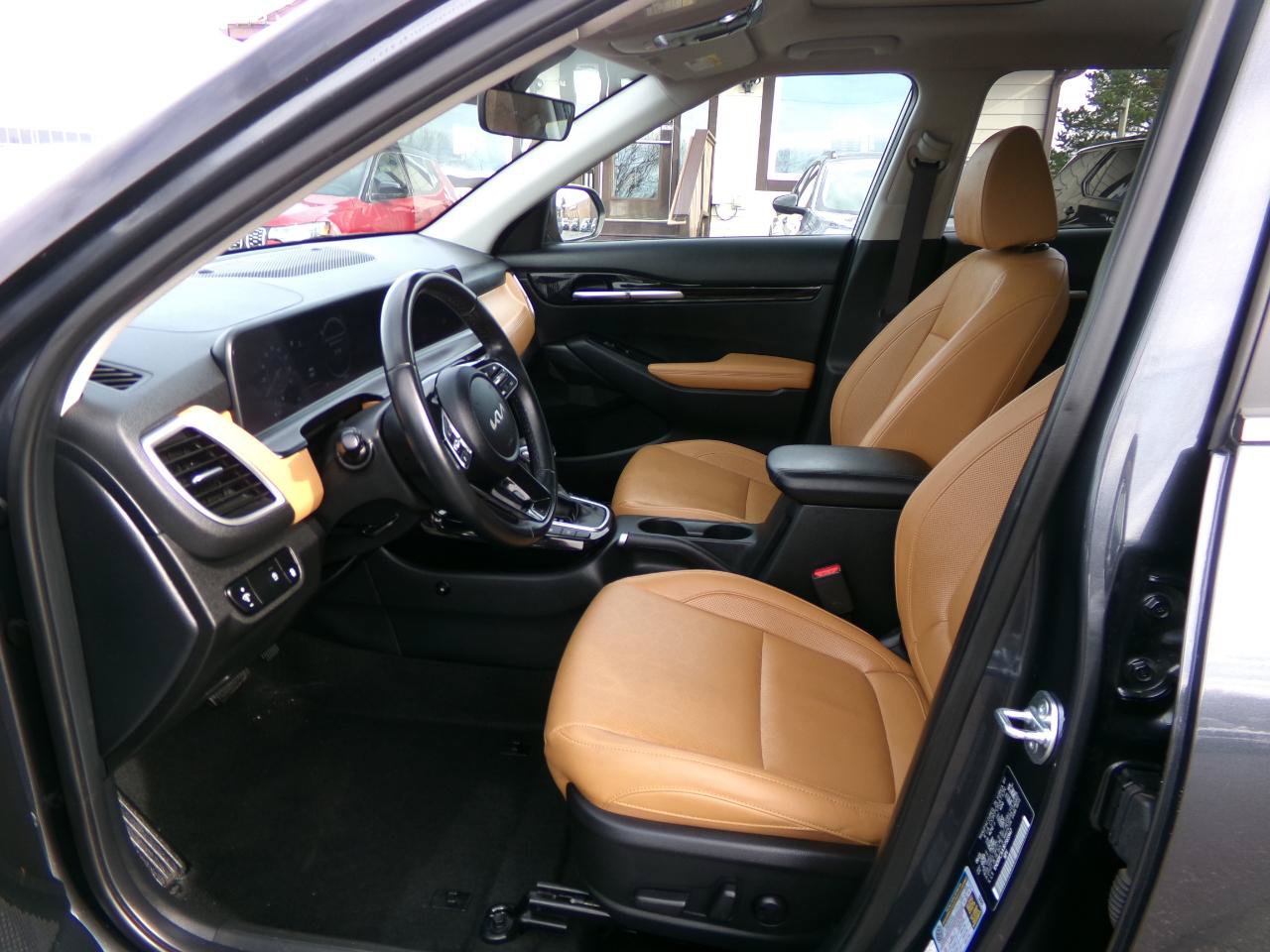 Used 2024 Kia Seltos EX AWD/4WD image 12