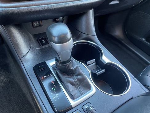 Used 2015 Toyota Highlander XLE image 24