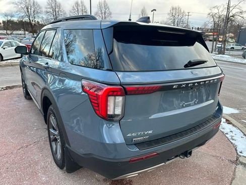 Used 2025 Ford Explorer Active w/ Active Comfort Package image 3