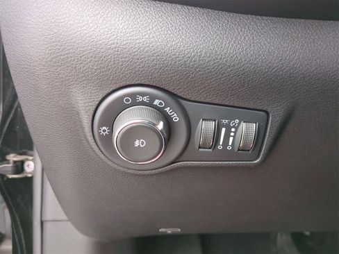 Certified 2022 Jeep Compass Limited image 28