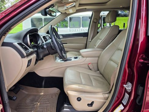 Used 2017 Jeep Grand Cherokee Limited AWD/4WD image 8